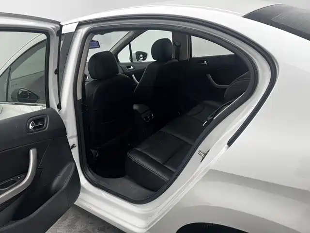Peugeot 408 2013 2.0L Automatic Luxury Edition фото 7
