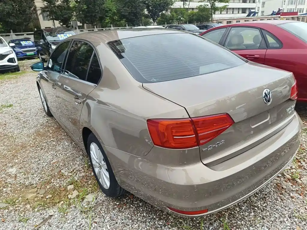 Volkswagen Sagitar 2016 230TSI 25th Anniversary Edition фото 5