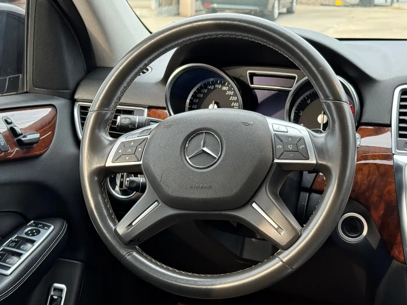 Mercedes-Benz M-Class 2012 Model ML 350 Luxury фото 13