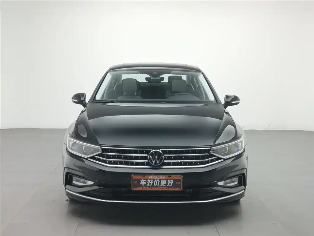 Volkswagen Magotan 2023 Model 2 Million Commemorative Edition 330TSI DSG Luxury фото 3