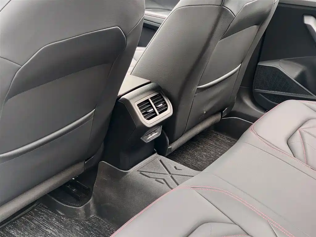 Volkswagen Lavida 2024 Model 300TSI DSG Starlight Leading Edition фото 9