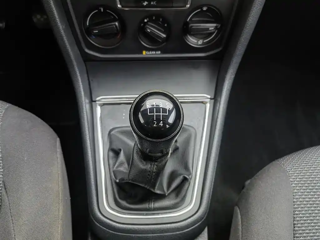 Volkswagen Bora 2016 Model 1.6L Manual Fashion фото 13
