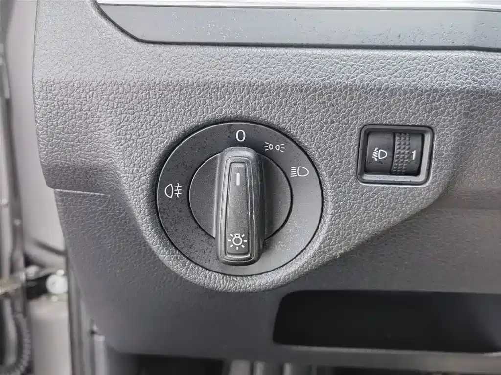 Volkswagen Bora 2016 Model 1.6L Manual Fashion фото 21