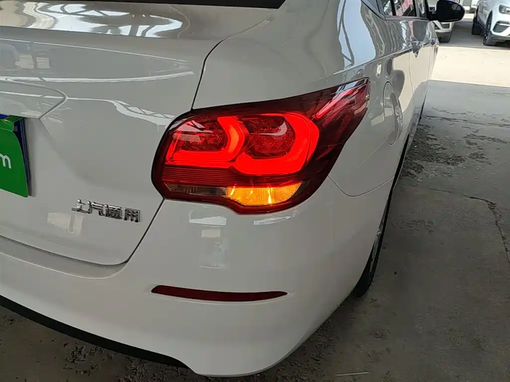 Chevrolet Cavalier 2019 320 Manual Enjoyment Edition фото 8