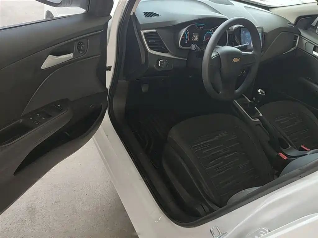 Chevrolet Cavalier 2019 320 Manual Enjoyment Edition фото 16