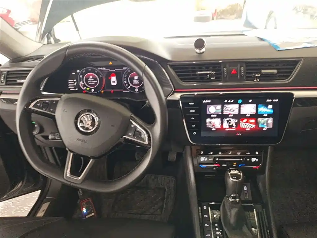 Škoda Superb 2023 Facelift TSI330 DSG Luxury Edition фото 10