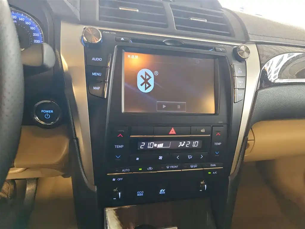 Toyota Camry 2015 Dual Engine 2.5HG Luxury Navigation Edition фото 9