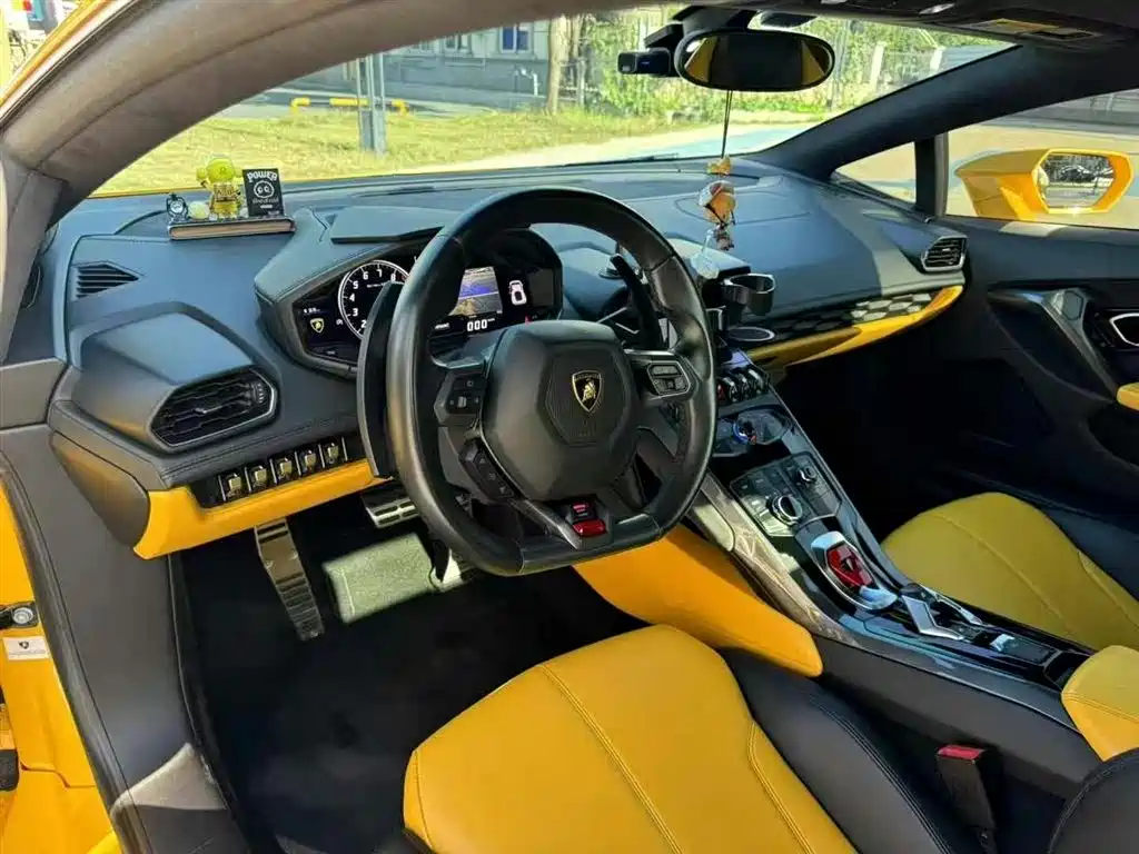 LAMBORGHINI HURACÁN