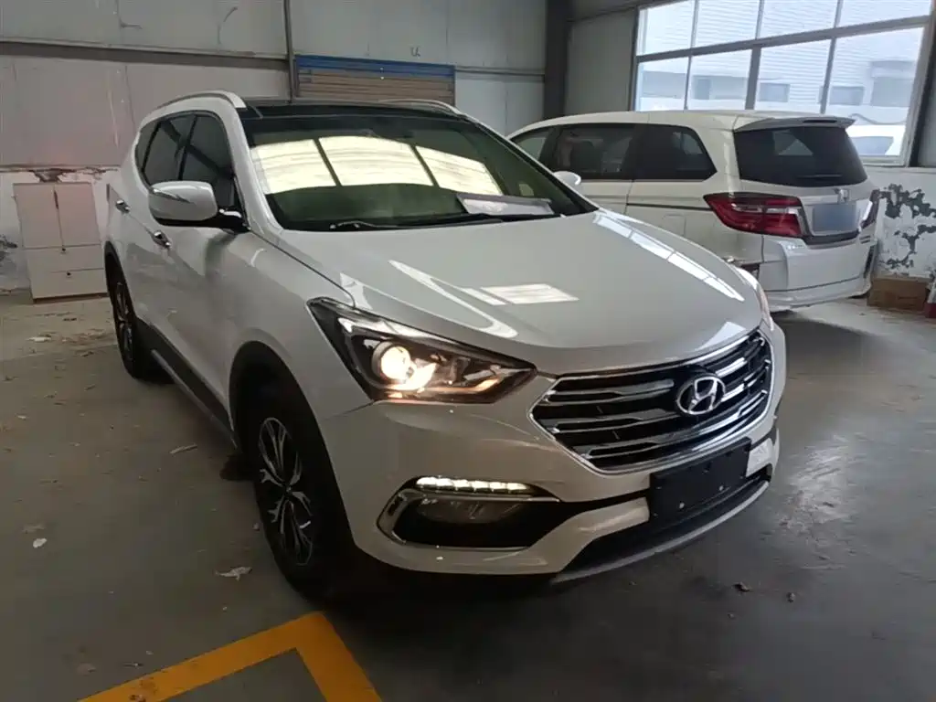 Hyundai Santa Fe 2017 2.0T Automatic 4WD Intelligent 7-Seater фото 4
