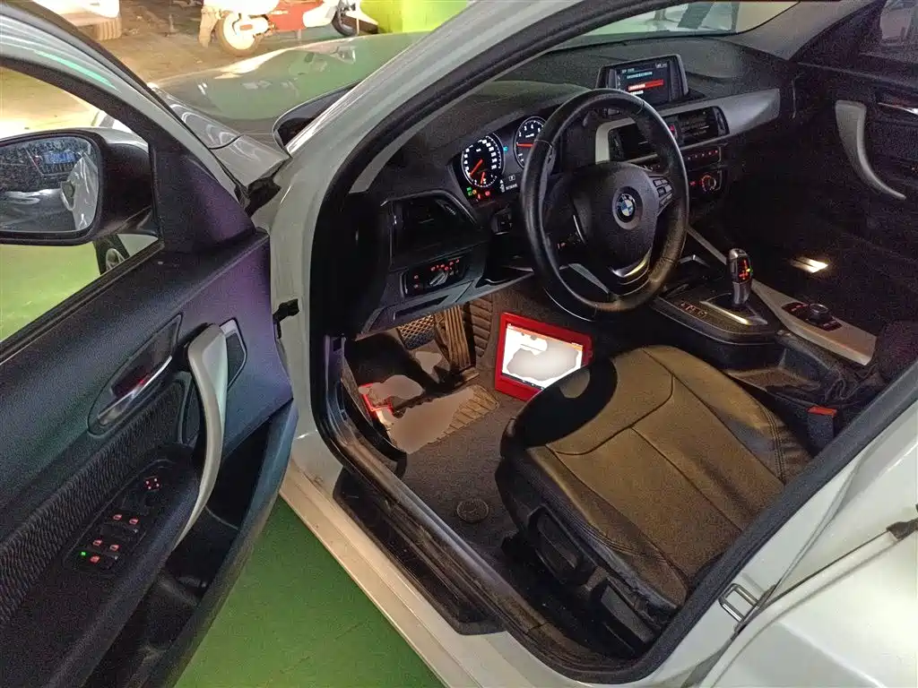 BMW 1 Series (Import) 2018 118i Leading фото 12