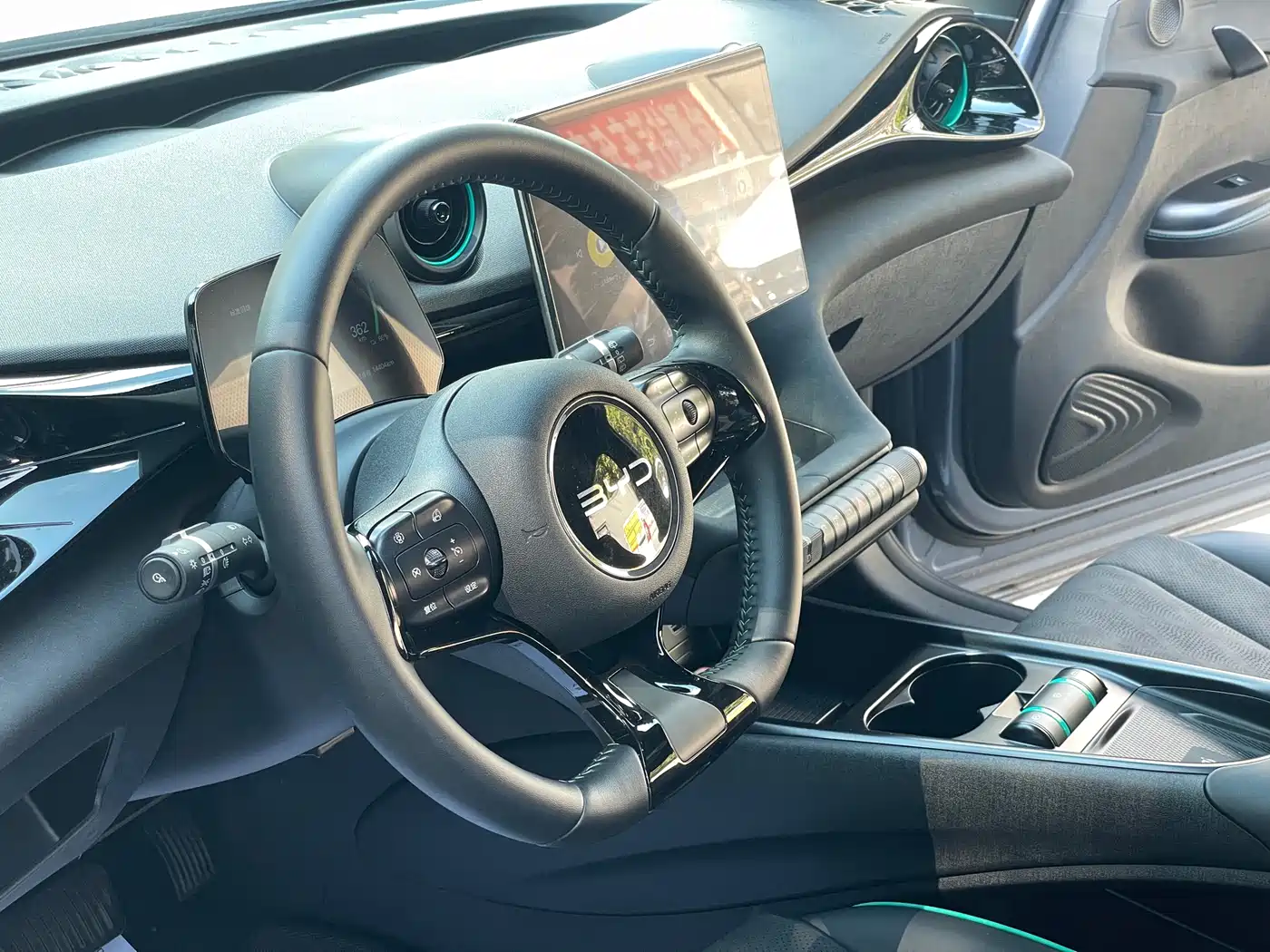BYD Dolphin 2024 Glory Edition 420km Fashion Edition фото 15