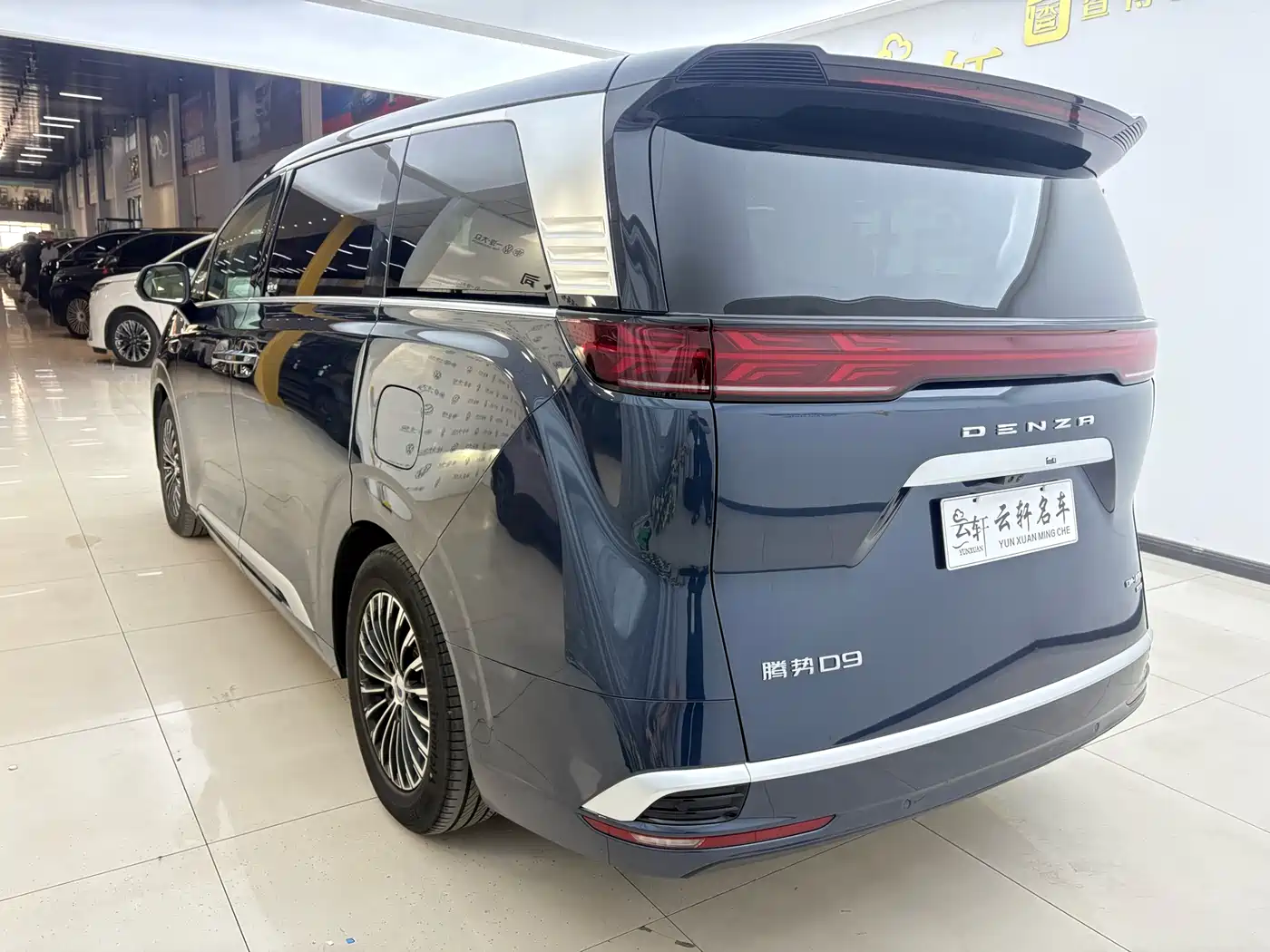 Denza D9 2025 2025 DM-i Smart Drive Edition 1020 AWD Prestige