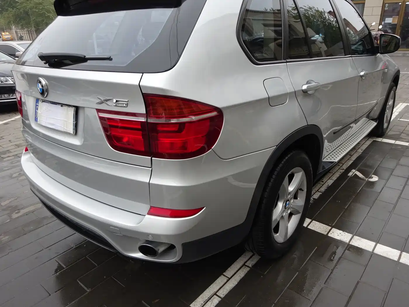 BMW X5 (Import) 2011 xDrive35i Leading Edition фото 10