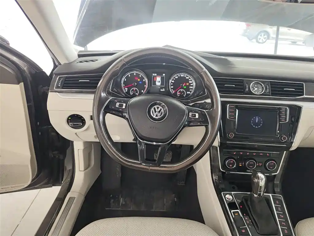 Volkswagen Passat 2016 380TSI DSG Premium Edition фото 7