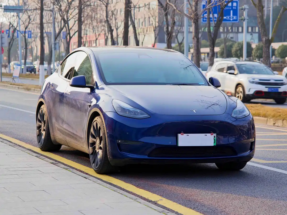 TESLA MODEL Y