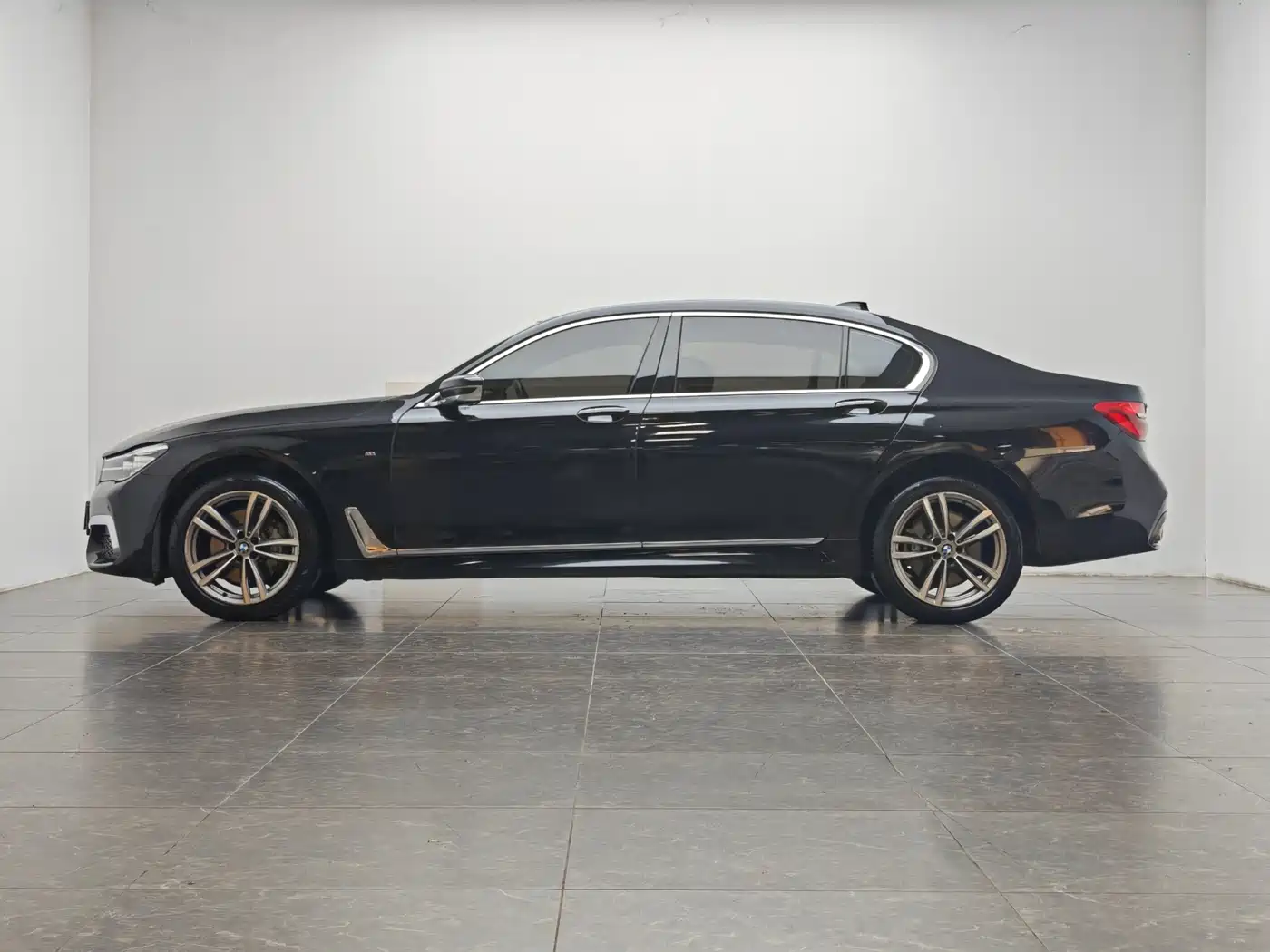 BMW 7 Series 2018 730Li Leading Type M Sport Package фото 10