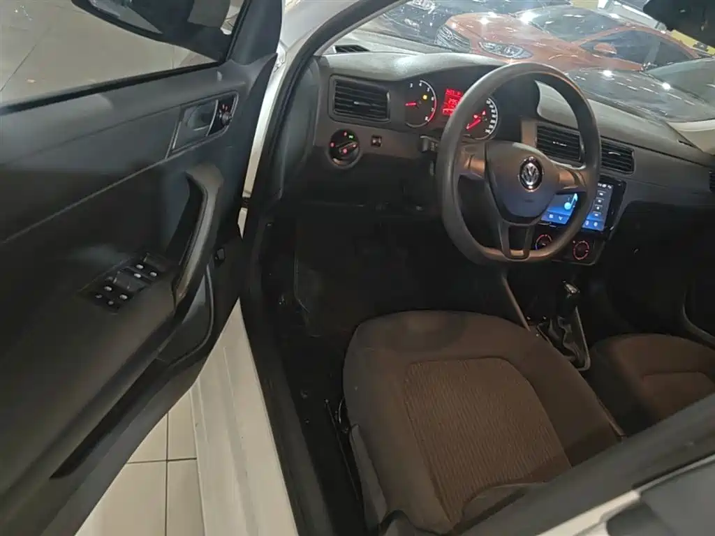 VOLKSWAGEN SANTANA