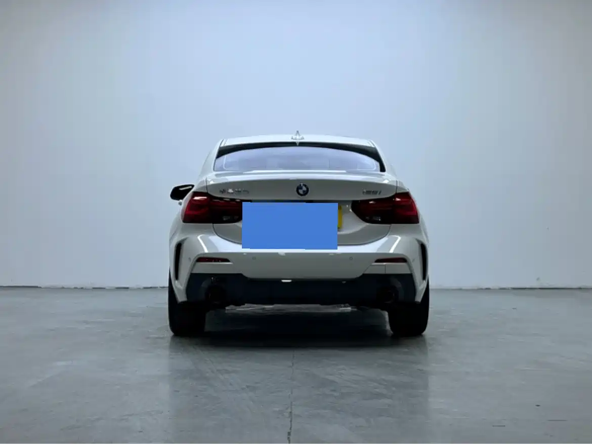 BMW 1 Series 2023 125i M Sport Shadow Edition фото 9