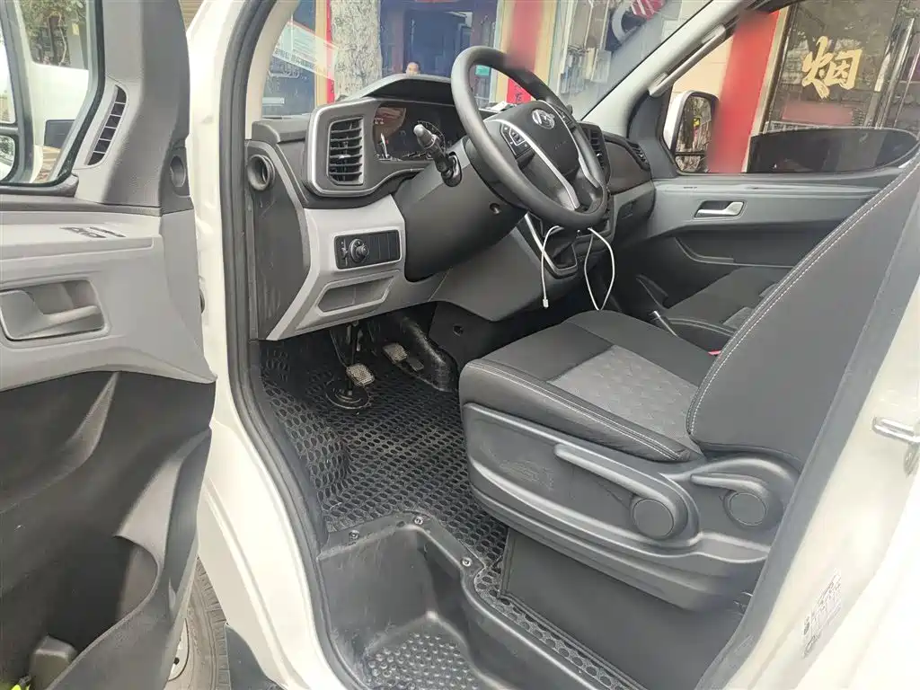 SAIC Maxus Xintu V80 2025 PRO Aoyun 2.0T AMT Short Wheelbase Medium Roof 7/8/9-Seater фото 14