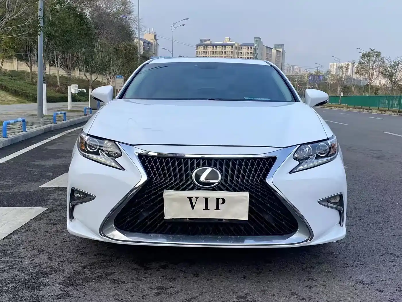 Фото 2 - Lexus ES