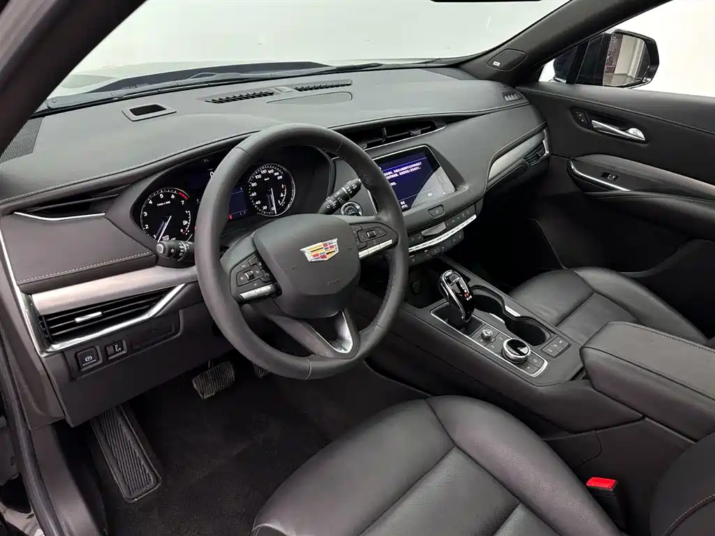 CADILLAC XT4