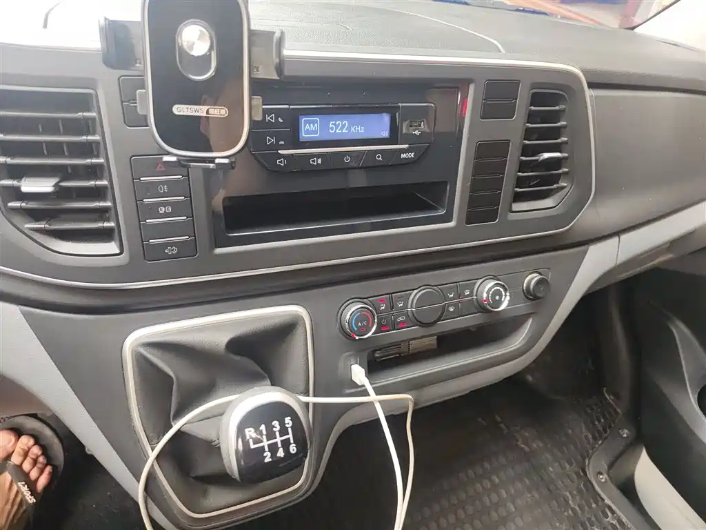 SAIC Maxus Xintu V80 2025 PRO Aoyun 2.0T AMT Short Wheelbase Medium Roof 7/8/9-Seater фото 6