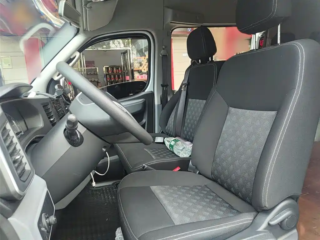 SAIC Maxus Xintu V80 2025 PRO Aoyun 2.0T AMT Short Wheelbase Medium Roof 7/8/9-Seater фото 8