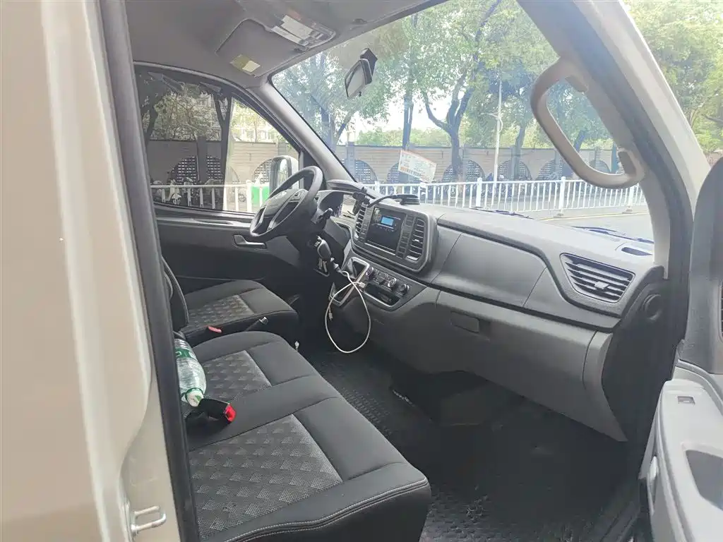 SAIC Maxus Xintu V80 2025 PRO Aoyun 2.0T AMT Short Wheelbase Medium Roof 7/8/9-Seater фото 20