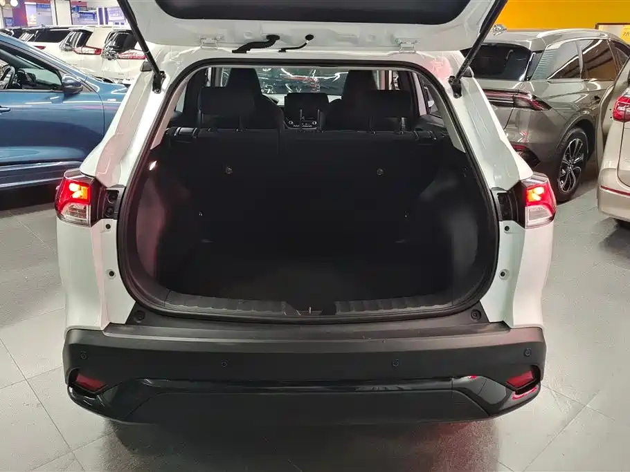 Toyota Frontlander 2023 2.0L CVT Leading Edition фото 4