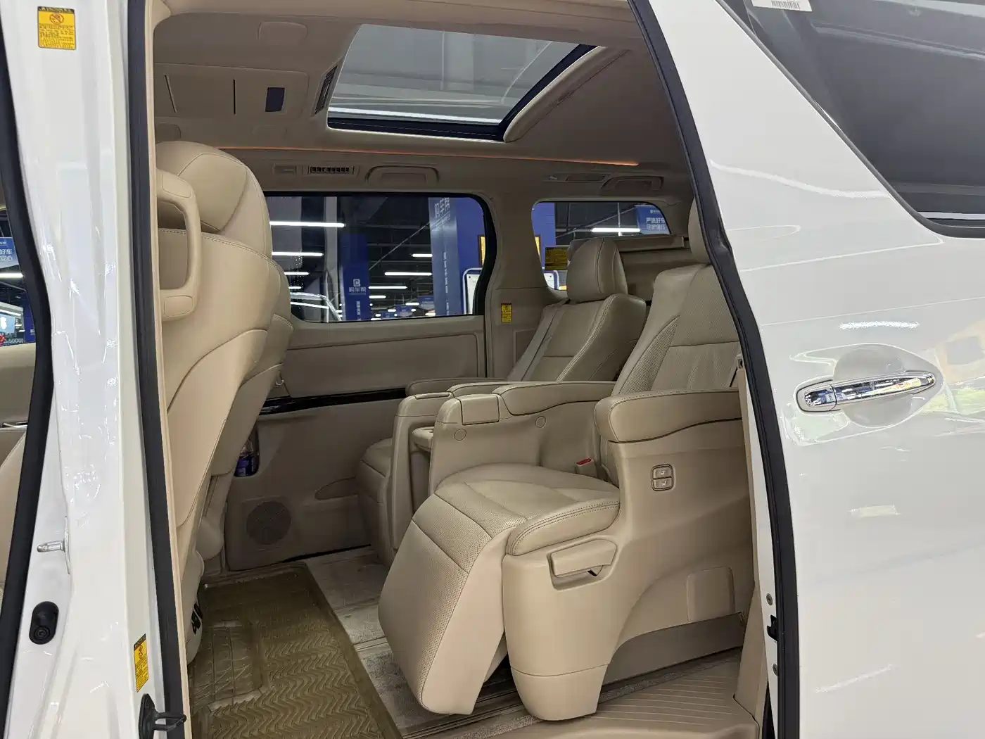 Toyota Alphard 2012 3.5L Luxury Edition фото 8