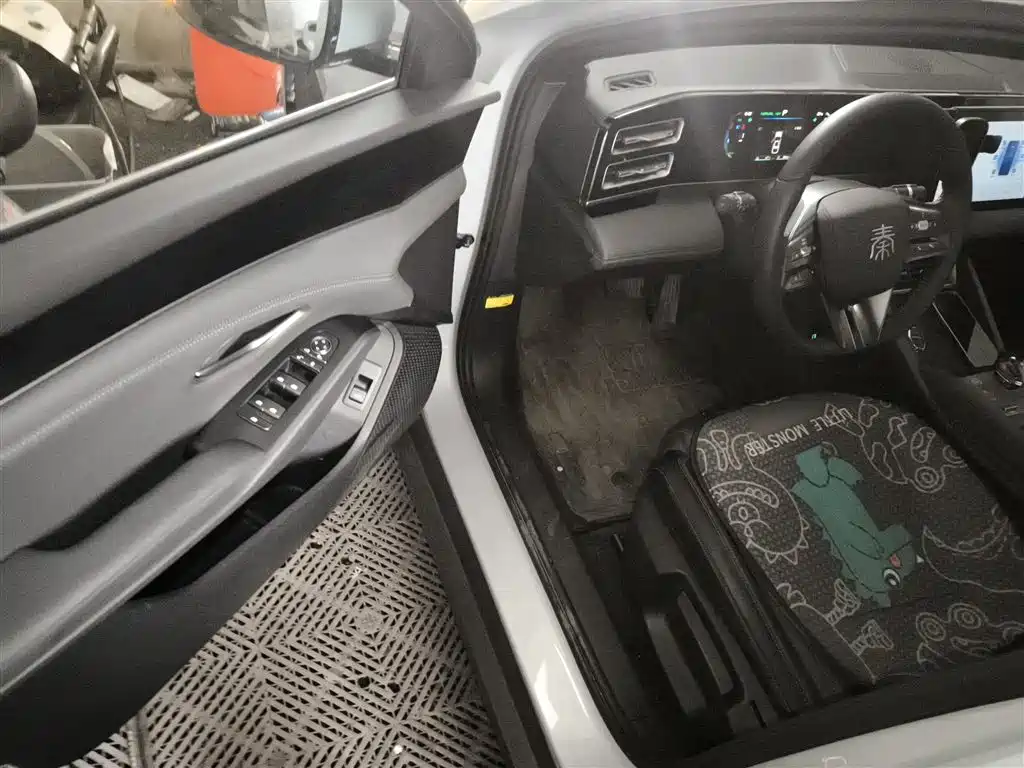 BYD Qin L 2024 DM-i 80KM Leading Edition фото 16