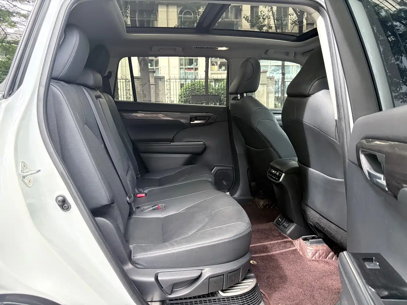 Toyota Highlander 2022 Dual Engine 2.5L 4WD Supreme Edition 7-Seater фото 19