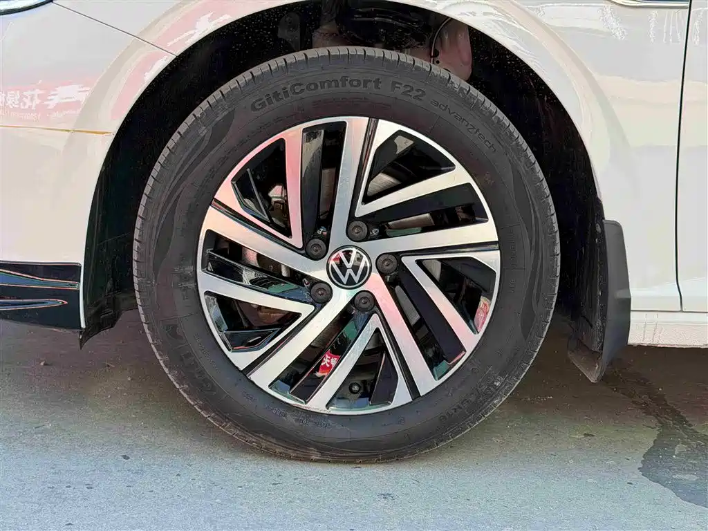 Volkswagen Lavida 2023 300TSI DSG Starlight Full Comfort Edition фото 14