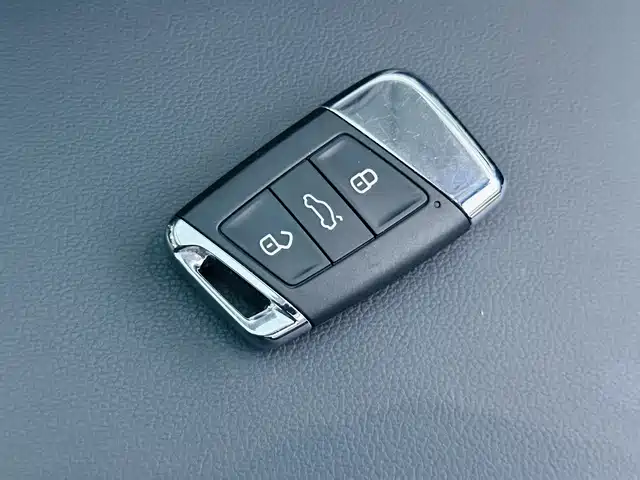 Volkswagen Passat 2022 330TSI Elite Edition фото 20