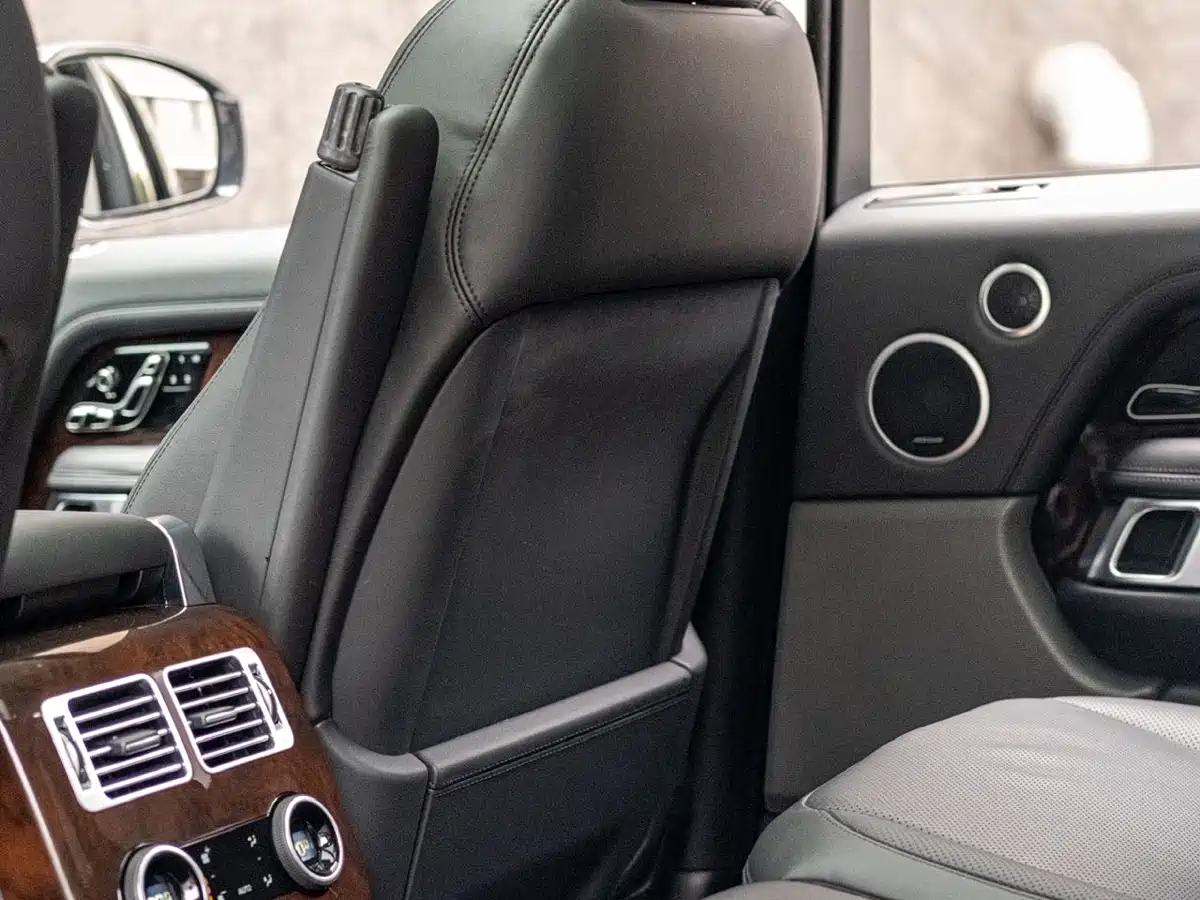 Land Rover Range Rover 2020 3.0 L6 Heritage Edition фото 11