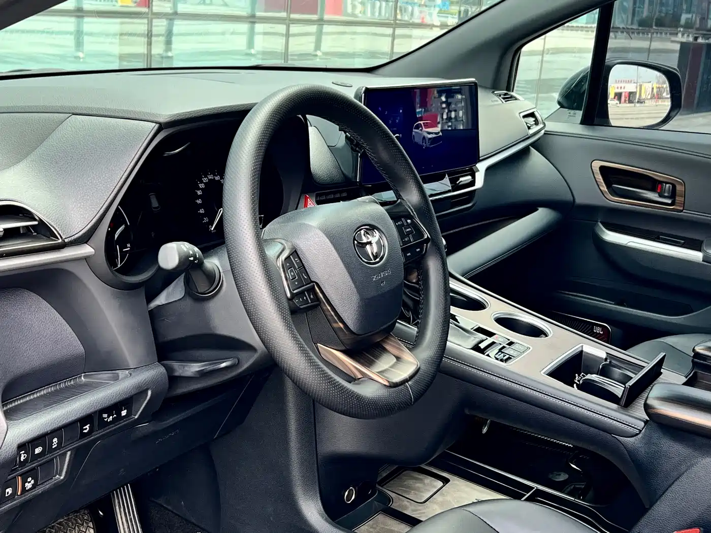 Toyota Granvia 2024 2.5L Hybrid Luxury фото 7