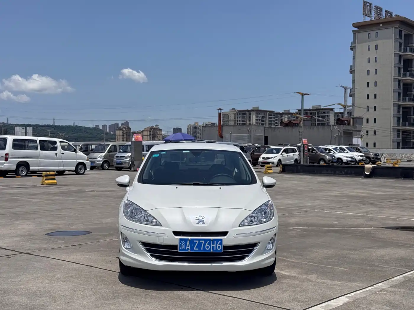 Peugeot 408 2013 2.0L Automatic Comfort Edition фото 2