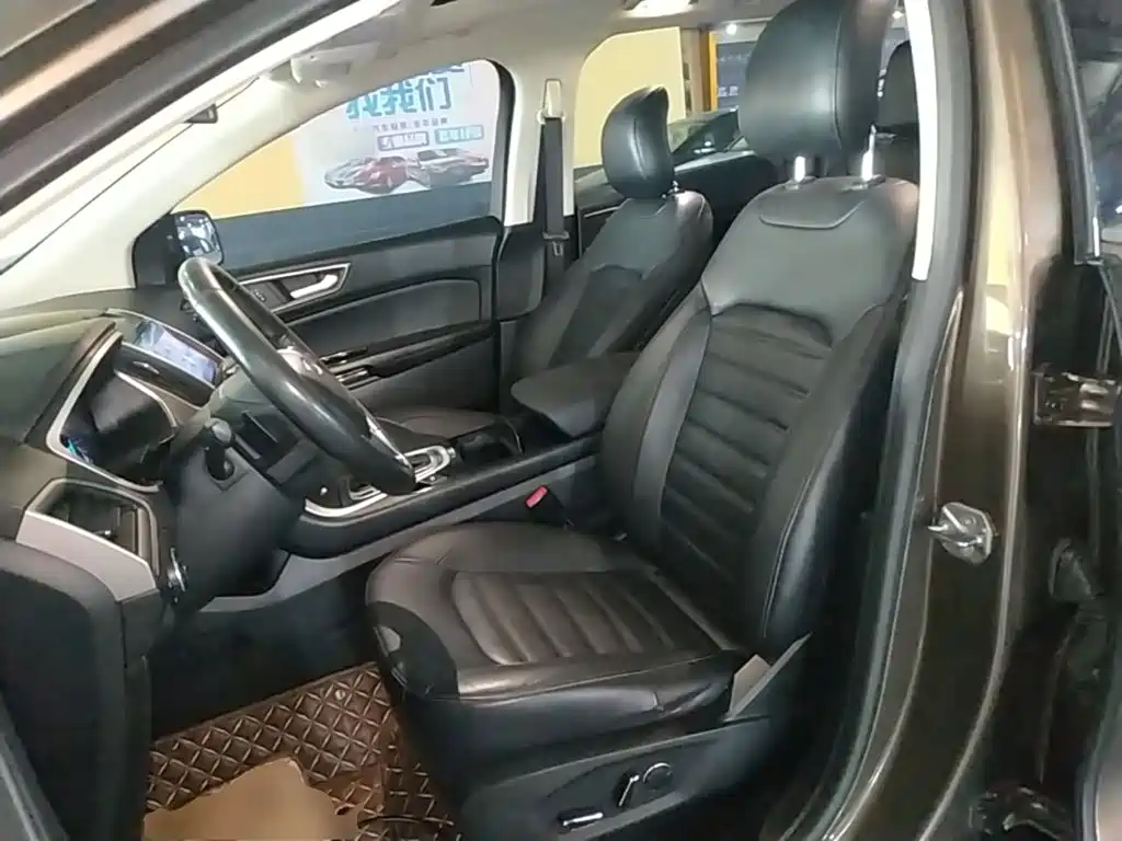 Фото 15 - Ford Edge