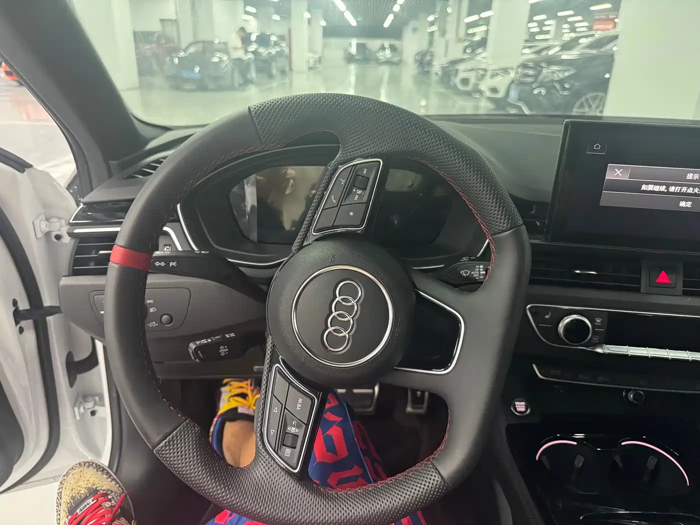 Audi A4L 2025 2 Million Celebration Edition 40 TFSI Luxury Dynamic фото 5
