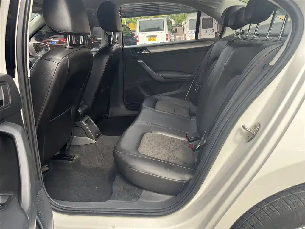 Volkswagen Santana 2015 1.6L Manual Comfort Edition фото 6