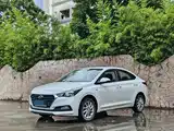 Photo 1 - Hyundai Verna