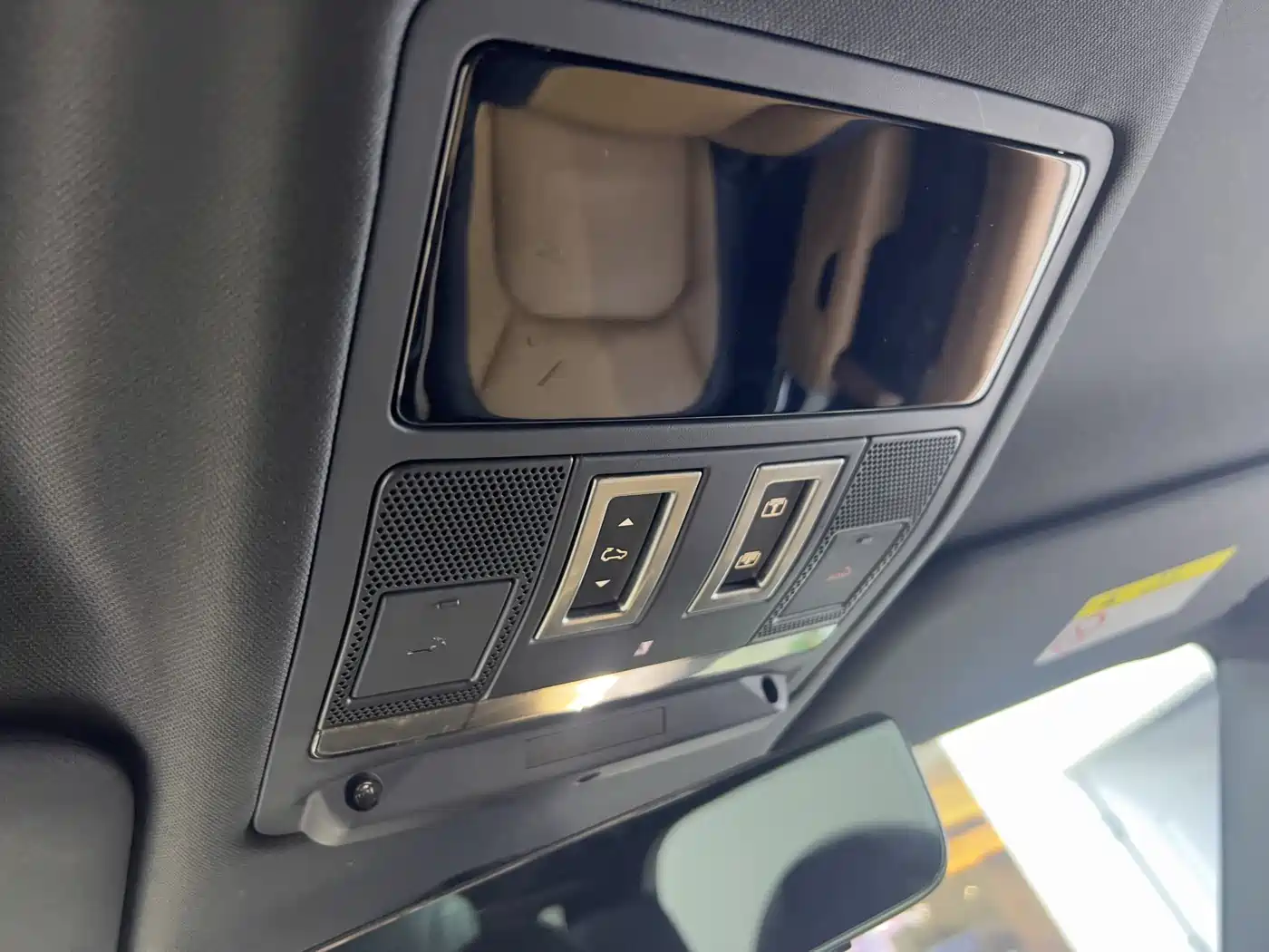 Land Rover Defender 2024 110 3.0T P400 X-DYNAMIC HSE фото 15