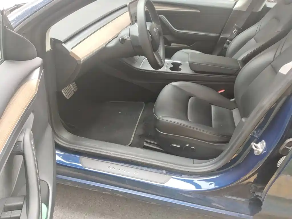 Фото 14 - Tesla Model 3