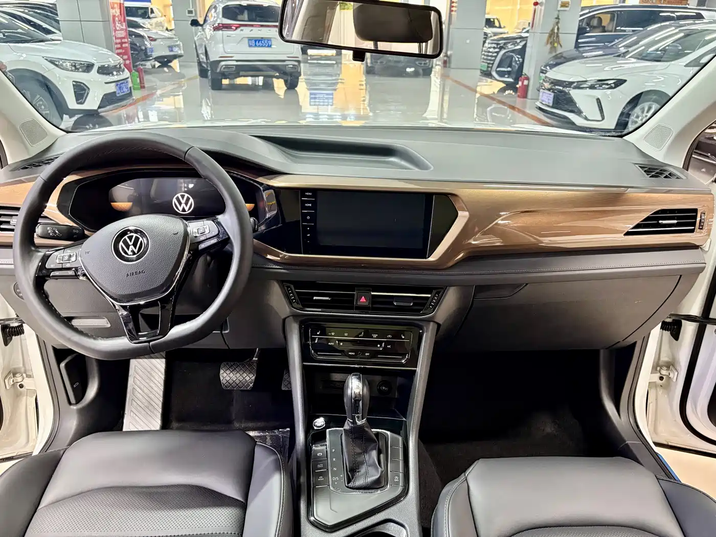 Volkswagen Tharu 2022 280TSI FWD Luxury Edition фото 6