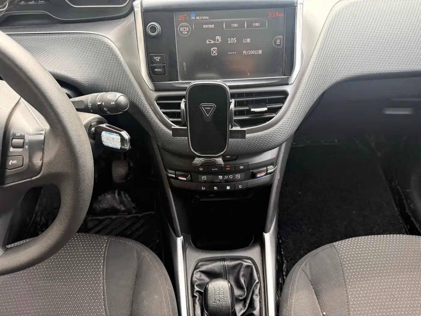 Peugeot 2008 2014 1.6L Manual Fashion Edition фото 11