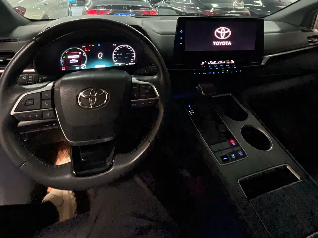 Toyota Sienna 2023 2.5L Hybrid Ultimate Edition фото 13