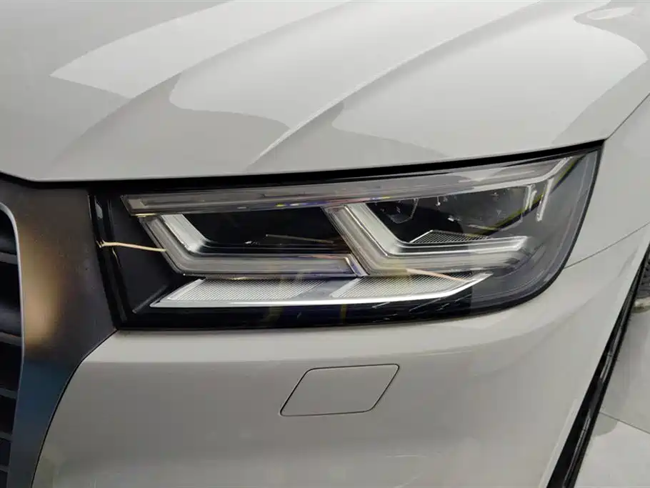 Audi Q5L 2020 Facelift 40 TFSI Honor Fashion фото 5