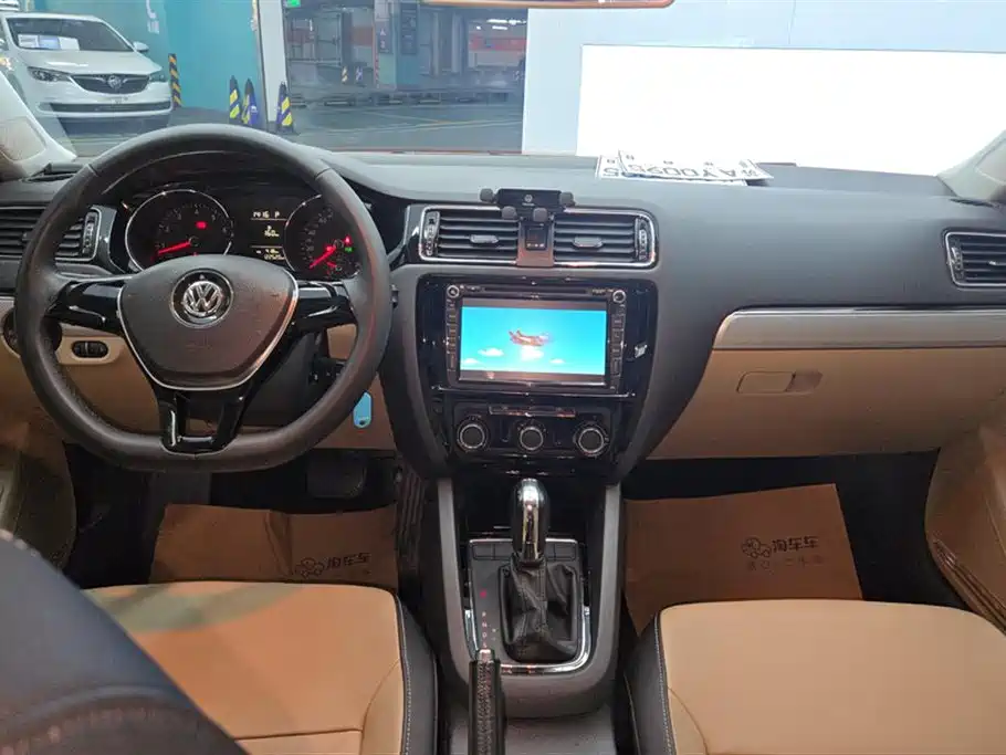 Volkswagen Sagitar 2015 230TSI Automatic Comfort фото 12