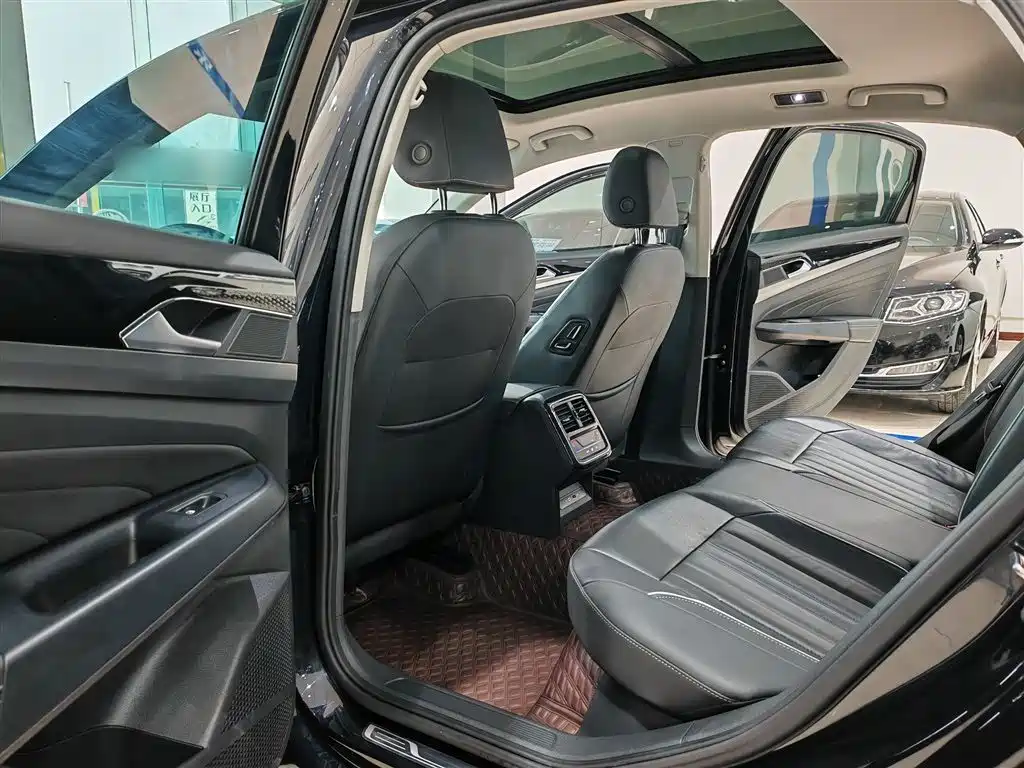 Volkswagen Passat 2023 Facelift 330TSI Starlight Elite Edition фото 10