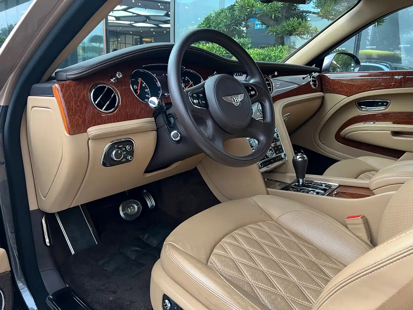 Bentley Mulsanne 2017 6.8T Long Wheelbase фото 2